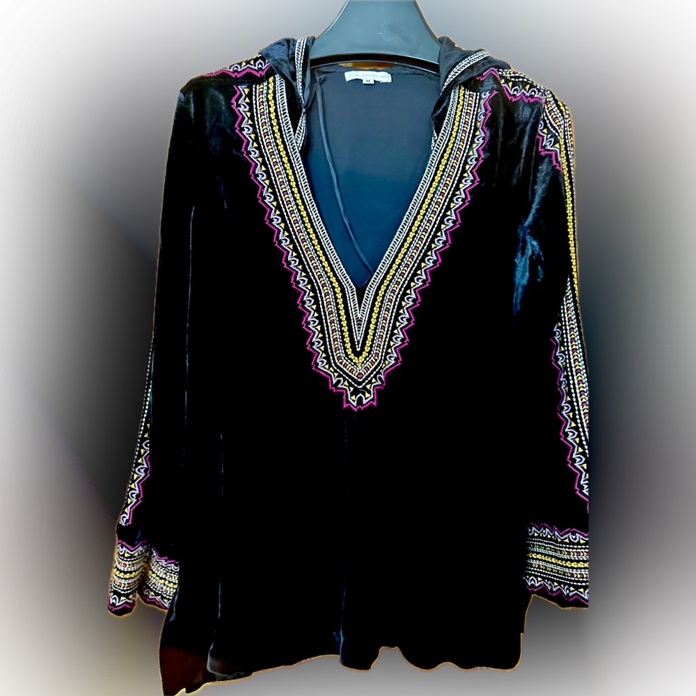 NWOT Johnny Was Love Velvet Tribal Embroidered Hoodie V-neck Tunic M